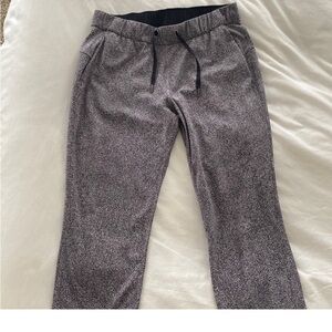 Lululemon On the fly pants, Size 8, like new, splatter print
